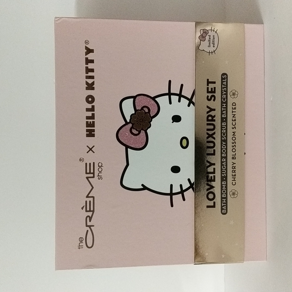 🍀 The Creme Shop 🍀 Hello Kitty Cherry Blossom Bath Bomb Crystal Body scrub 🍀
